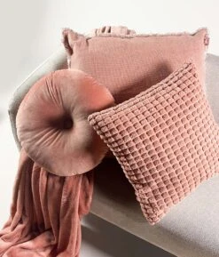Dutch Decor - OLLY - Sierkussen Rond Velvet 40 Cm - Muted Clay - Roze -Dutch Decor 1027x1200 2
