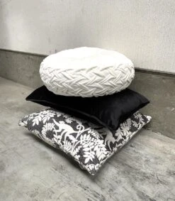 FINN - Sierkussen Velvet 30x50 Cm - Raven - Zwart - Inclusief Binnenvulling -Dutch Decor 1048x1200