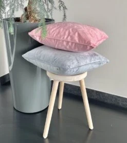 VELVET - Kussenhoes Mist 45x45 Cm - Grijs - Exclusief Binnenkussen -Dutch Decor 1061x1200 1