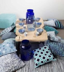 DILAN - Kussenhoes Geborduurd 45x45 Cm - Denim - Blauw - Bloemetjes - 100% Katoen - Exclusief Binnenkussen 12 DILAN - Kussenhoes Geborduurd 45x45 Cm - Denim - Blauw - Bloemetjes - 100% Katoen - Exclusief Binnenkussen -Dutch Decor 1068x1200