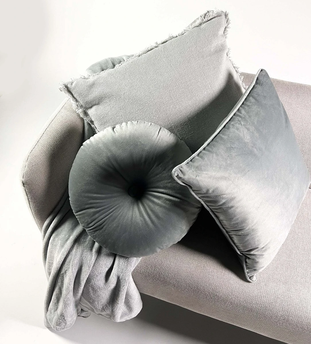 BURTO - Sierkussen Van Gewassen Katoen Micro Chip 60x60 Cm - Grijs - Inclusief Binnenvulling 5 BURTO - Sierkussen Van Gewassen Katoen Micro Chip 60x60 Cm - Grijs - Inclusief Binnenvulling - Afbeelding 5