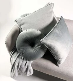 FINN - Sierkussen Velvet 45x45 Cm - Micro Chip - Lichtgrijs - Inclusief Binnenvulling -Dutch Decor 1084x1200 4