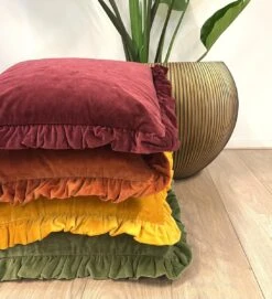 YARA - Kussenhoes 100% Katoen 45x45 Cm Velvet - Potters Clay - Oranje - Ruches Rondom - Met Rits -Dutch Decor 1094x1200 1