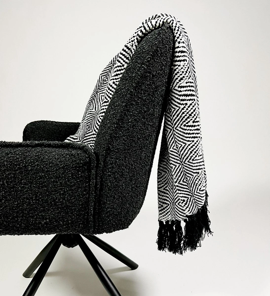 Dutch Decor - SABINE - Plaid Zwart 130x180 Cm - Deken 10 Dutch Decor - SABINE - Plaid Zwart 130x180 Cm - Deken - Afbeelding 10