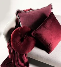 Dutch Decor - OLLY - Sierkussen Rond Velvet 40 Cm - Merlot - Rood -Dutch Decor 1096x1200 2