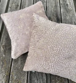 MOTTA - Kussenhoes 45x45 Cm - Nude - Roze - Exclusief Binnenkussen -Dutch Decor 1101x1200