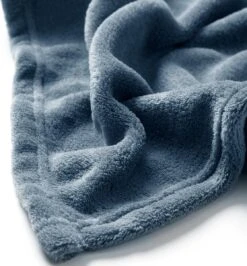 Dutch Decor - HARVEY - Plaid Fleece 150x200 Cm - Provincial Blue - Blauw - Superzacht - Deken -Dutch Decor 1115x1200