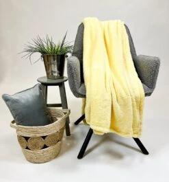 Dutch Decor - FLEECE - Plaid Geel 130x180 Cm - Deken 13 Dutch Decor - FLEECE - Plaid Geel 130x180 Cm - Deken -Dutch Decor 1119x1200 2