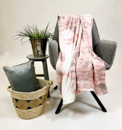 Dutch Decor - IMTEX - Plaid 130x180 Cm - Roze - Grijs - Wit - Deken -Dutch Decor 1127x1200 2