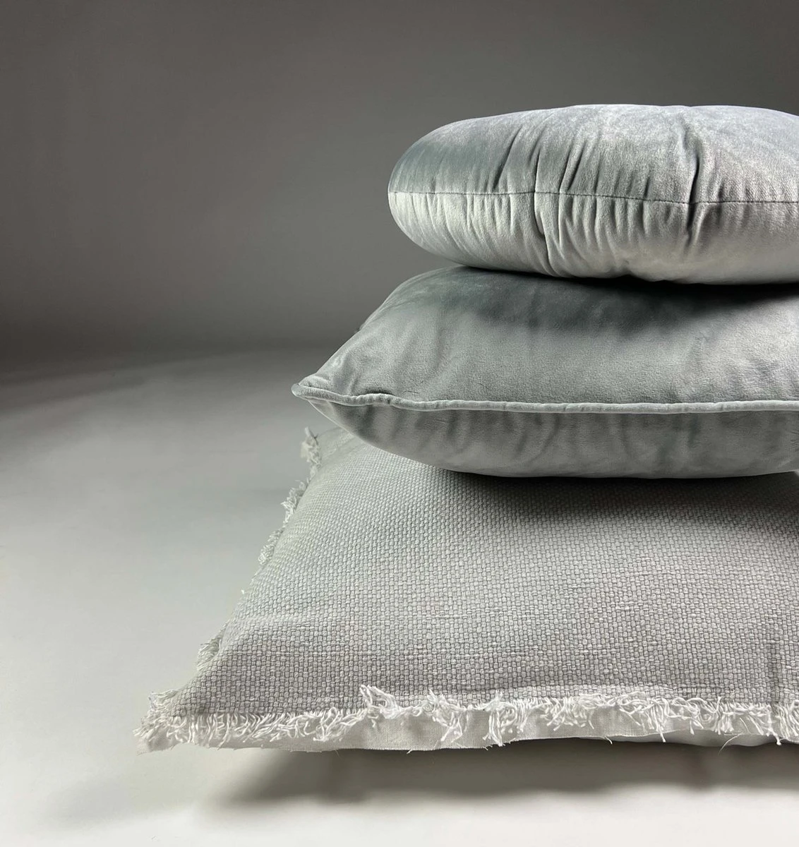 BURTO - Sierkussen Van Gewassen Katoen Micro Chip 60x60 Cm - Grijs - Inclusief Binnenvulling 6 BURTO - Sierkussen Van Gewassen Katoen Micro Chip 60x60 Cm - Grijs - Inclusief Binnenvulling - Afbeelding 6