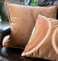 CAITH - Sierkussen Velvet 100% Katoen 50x50 Cm - Tobacco Brown - Bruin - Inclusief Binnenvulling -Dutch Decor 1133x1200 2