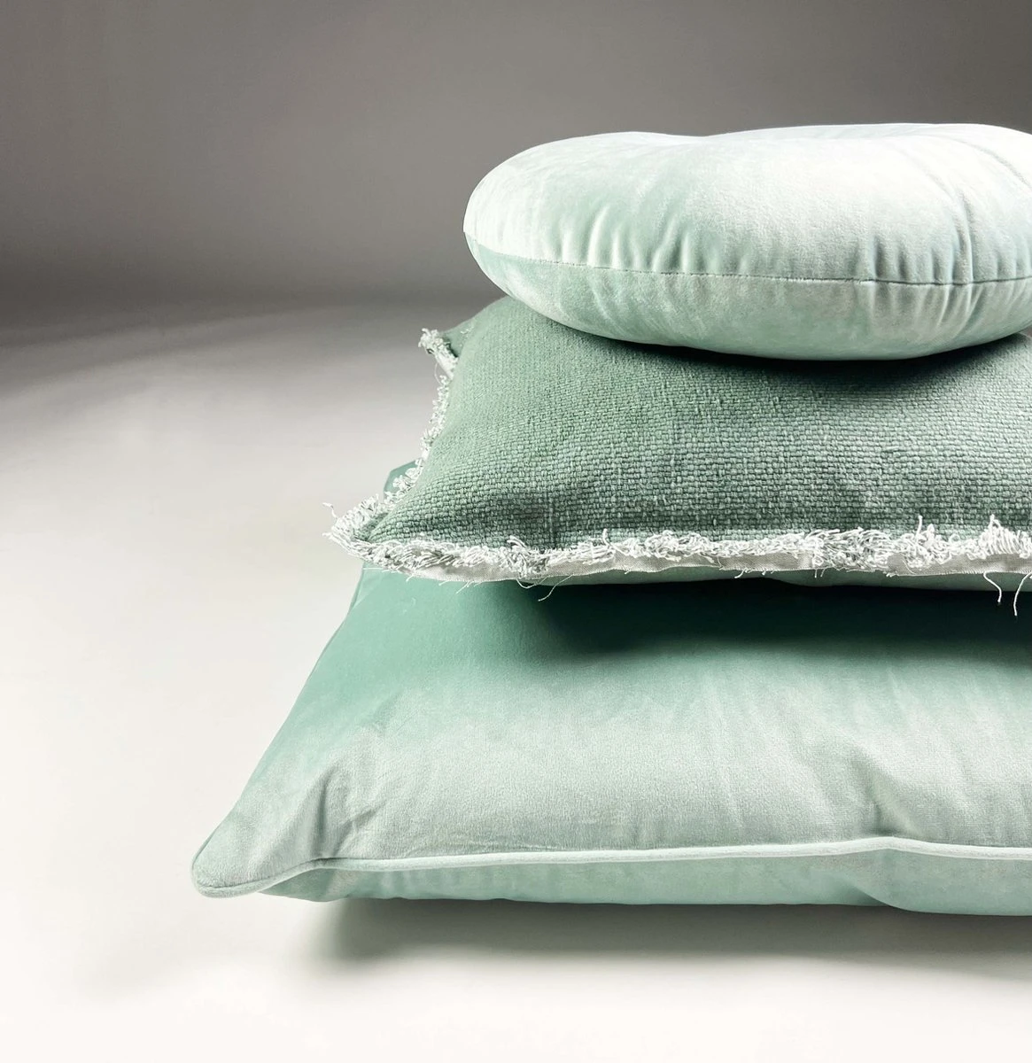 FINN - Kussenhoes Velvet 60x60 Cm - Jadeite - Lichtgroen - Exclusief Binnenkussen 2 FINN - Kussenhoes Velvet 60x60 Cm - Jadeite - Lichtgroen - Exclusief Binnenkussen - Afbeelding 2