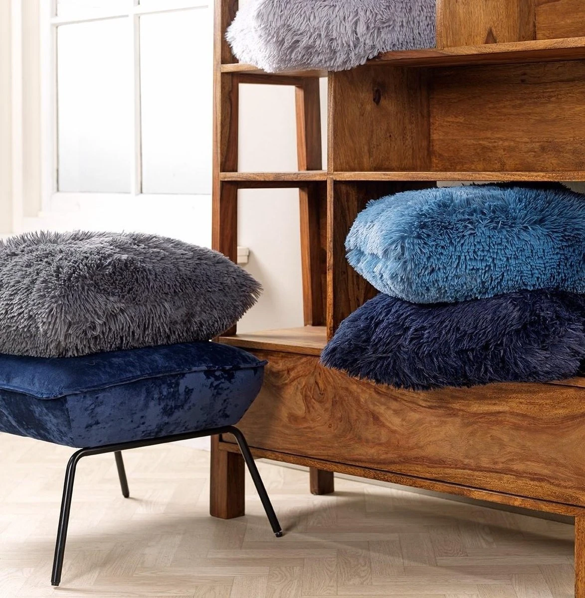 FLUFFY - Kussenhoes Unikleur Insignia Blue 45x45 Cm - Blauw - Exclusief Binnenkussen 7 FLUFFY - Kussenhoes Unikleur Insignia Blue 45x45 Cm - Blauw - Exclusief Binnenkussen - Afbeelding 7