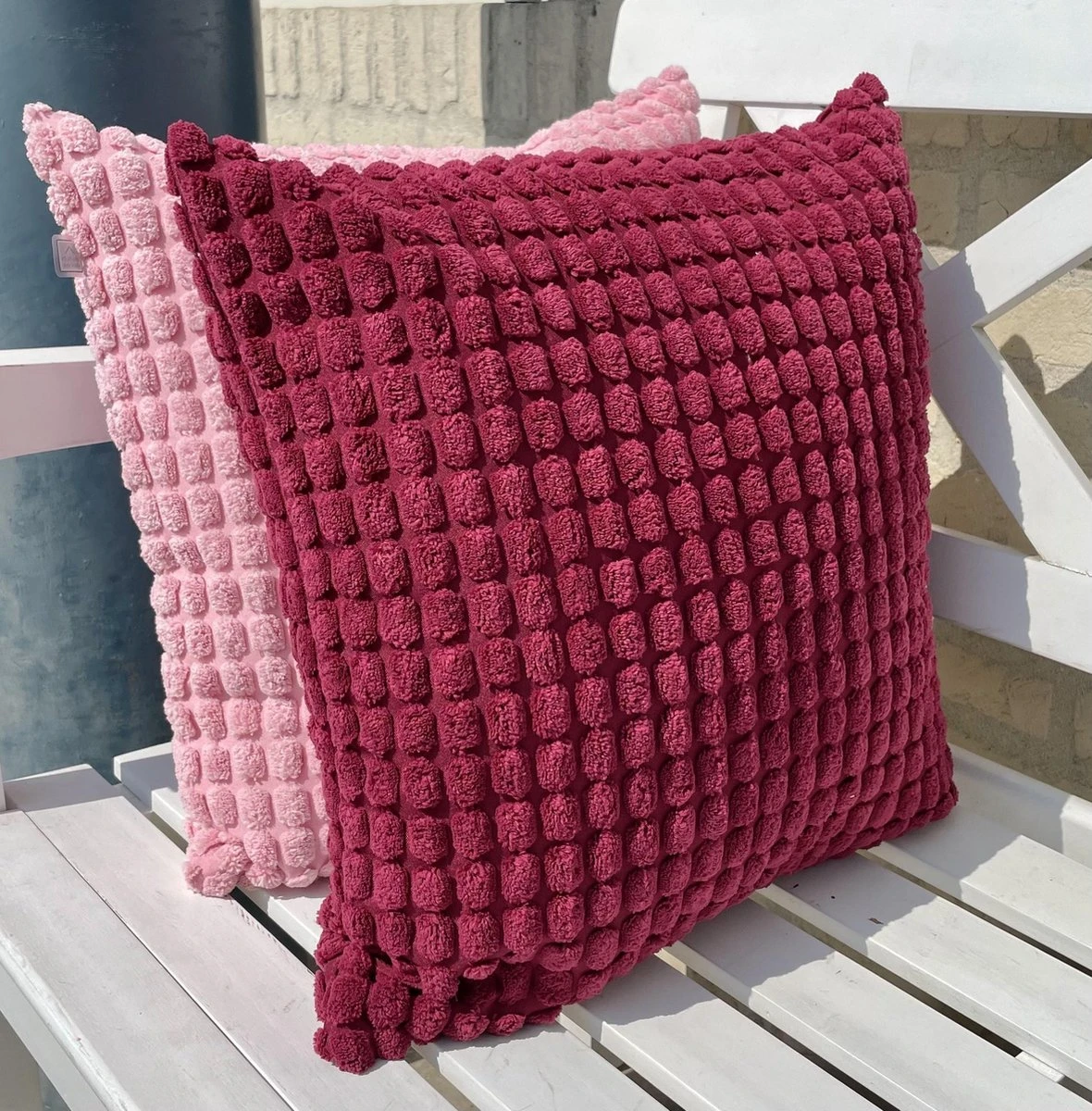 ROME - Sierkussen Uni 45x45 Cm - Red Plum - Donkerroze - Inclusief Binnenvulling 3 ROME - Sierkussen Uni 45x45 Cm - Red Plum - Donkerroze - Inclusief Binnenvulling - Afbeelding 3