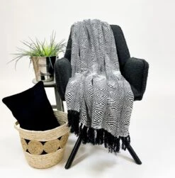 Dutch Decor - SABINE - Plaid Zwart 130x180 Cm - Deken 22 Dutch Decor - SABINE - Plaid Zwart 130x180 Cm - Deken -Dutch Decor 1181x1200 8