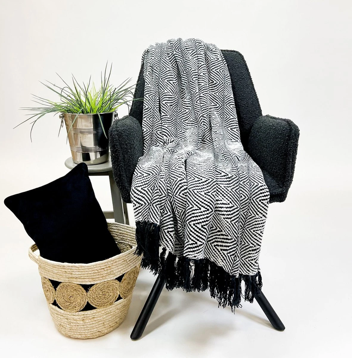 Dutch Decor - SABINE - Plaid Zwart 130x180 Cm - Deken 11 Dutch Decor - SABINE - Plaid Zwart 130x180 Cm - Deken - Afbeelding 11