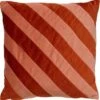 PEBBE - Sierkussen Velvet 45x45 Cm - Potters Clay - Oranje - Roze - Strepen - Color Blocking - Inclusief Binnenvulling
