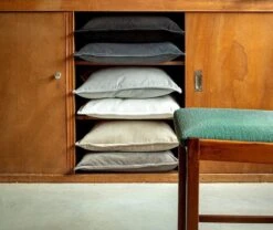 CAITH - Sierkussen Velvet 100% Katoen 50x50 Cm - Charcoal Gray - Antraciet - Inclusief Binnenvulling -Dutch Decor 1200x1009 5