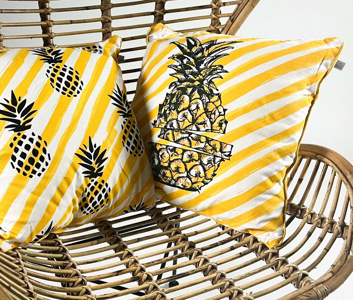 BIBI - Sierkussen Met Ananas Geel 45x45 Cm - Inclusief Binnenvulling 7 BIBI - Sierkussen Met Ananas Geel 45x45 Cm - Inclusief Binnenvulling - Afbeelding 7