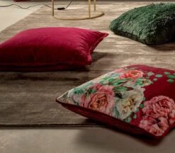 CAITH - Sierkussen Velvet 100% Katoen 50x50 Cm - Red Plum - Pruim Roze - Inclusief Binnenvulling -Dutch Decor 1200x1050