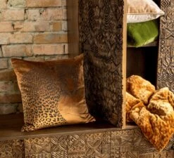 SIMBA - Kussenhoes Met Dierenprint 45x45 Cm Tobacco Brown - Bruin - Exclusief Binnenkussen 7 SIMBA - Kussenhoes Met Dierenprint 45x45 Cm Tobacco Brown - Bruin - Exclusief Binnenkussen -Dutch Decor 1200x1092 1