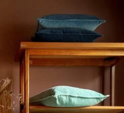 CAITH - Kussenhoes Velvet 100% Katoen 50x50 Cm - Insignia Blue - Donkerblauw - Exclusief Binnenkussen -Dutch Decor 1200x1096