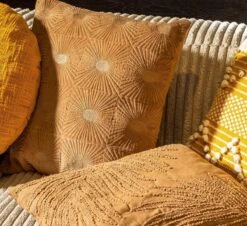 SUN - Sierkussen Van Katoen 45x45 Cm Tobacco Brown - Bruin - Inclusief Binnenkussen 7 SUN - Sierkussen Van Katoen 45x45 Cm Tobacco Brown - Bruin - Inclusief Binnenkussen -Dutch Decor 1200x1096 7