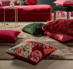 MINOU - Sierkussen 45x45 Cm - Velvet - Bloemen - Red Plum - Roze - Rood - Groen - Streepjes - Inclusief Binnenvulling -Dutch Decor 1200x1133 2