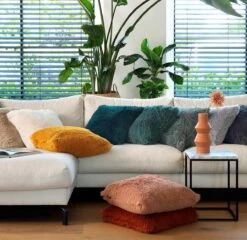 FLUFFY - Sierkussen Unikleur 45x45 Cm - Merlot - Rood - Inclusief Binnenvulling -Dutch Decor 1200x1164 18