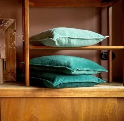 Set Van 2 Sierkussens - Dutch Decor CAITH - 50x50 Cm - Velvet - Jadeite - Lichtgroen – Unikleur – Inclusief Binnenkussens -Dutch Decor 1200x1172 11
