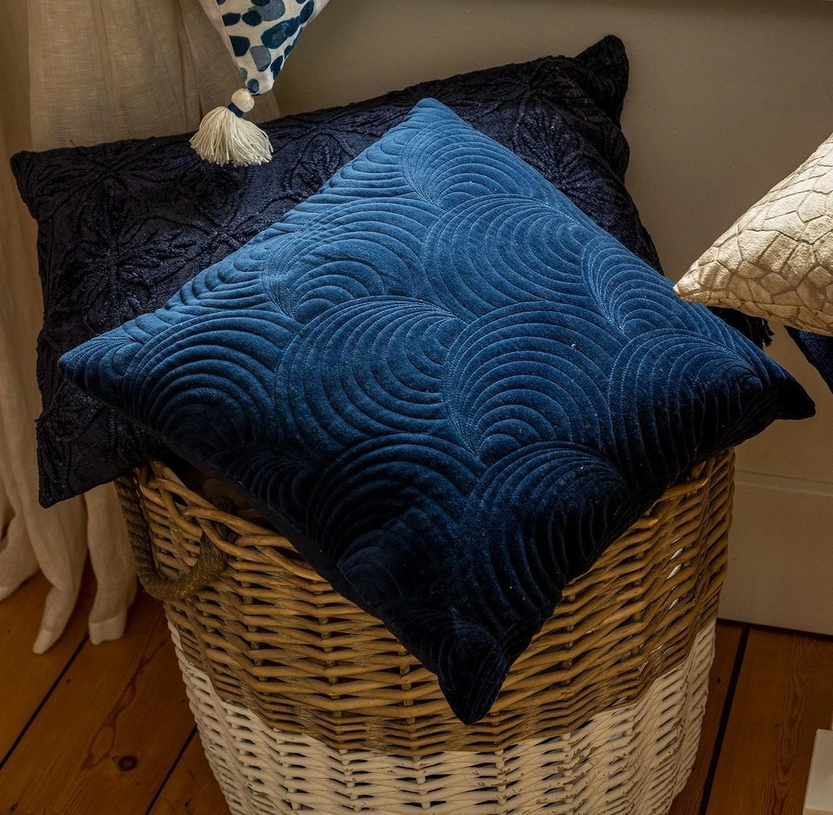 MOON - Sierkussen Van Katoen 45x45 Cm Insignia Blue - Blauw - Inclusief Binnenvulling 4 MOON - Sierkussen Van Katoen 45x45 Cm Insignia Blue - Blauw - Inclusief Binnenvulling - Afbeelding 4