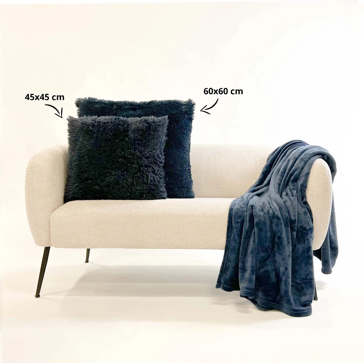 FLUFFY - Kussenhoes Unikleur Insignia Blue 45x45 Cm - Blauw - Exclusief Binnenkussen 3 FLUFFY - Kussenhoes Unikleur Insignia Blue 45x45 Cm - Blauw - Exclusief Binnenkussen - Afbeelding 3