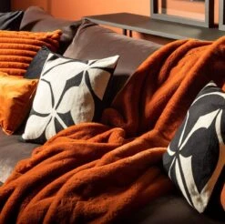 Set Van 4 Sierkussens - Zwart - Wit - Oranje - ELINA - ELINA - HAZEL - FINN - Inclusief Vulling - Luxe En Zachte Stoffen -Dutch Decor 1200x1196 32