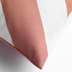 Dutch Decor - SANZENO - Outdoor Kussenhoes 40x60 Cm - Waterafstotend En Uv-bestendig - Gestreept - Muted Clay - Wit En Roze - Buitenkussen - Tuinkussen - Loungekussen- Voor Buiten -Dutch Decor 1200x1199 3