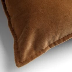 CAITH - Sierkussen Velvet 100% Katoen 50x50 Cm - Tobacco Brown - Bruin - Inclusief Binnenvulling -Dutch Decor 1200x1200 1041