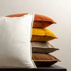 CAITH - Sierkussen Velvet 100% Katoen 50x50 Cm - Tobacco Brown - Bruin - Inclusief Binnenvulling -Dutch Decor 1200x1200 1042