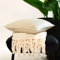 Dutch Decor - FLORIJN - Plaid Fleece 150x200 Cm - Snow White - Wit - Superzacht - Met Franjes - Deken 6 Dutch Decor - FLORIJN - Plaid Fleece 150x200 Cm - Snow White - Wit - Superzacht - Met Franjes - Deken -Dutch Decor 1200x1200 1184