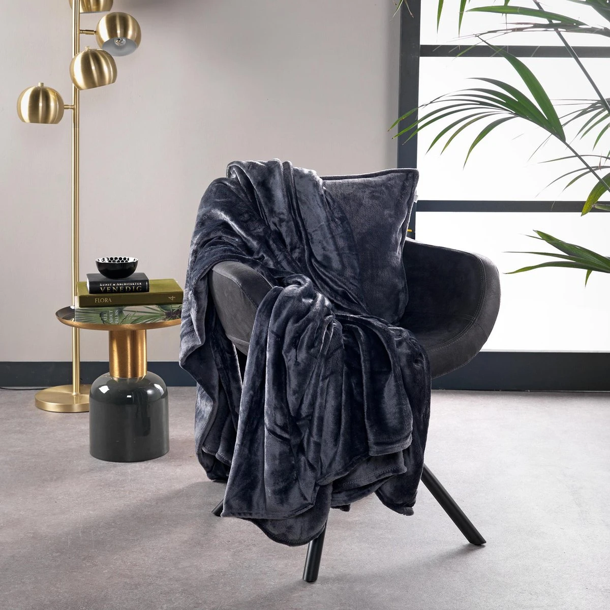 Dutch Decor - BILLY - Plaid Flannel Fleece 150x200 Cm - Charcoal Grey - Antraciet - Superzacht - Deken 3 Dutch Decor - BILLY - Plaid Flannel Fleece 150x200 Cm - Charcoal Grey - Antraciet - Superzacht - Deken - Afbeelding 3