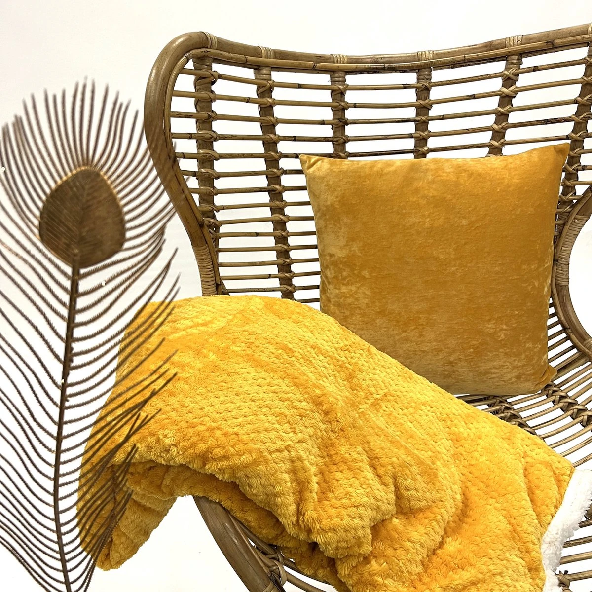 Dutch Decor - CODY - Plaid Golden Glow 150x200 Cm - Geel - Teddy - Deken 3 Dutch Decor - CODY - Plaid Golden Glow 150x200 Cm - Geel - Teddy - Deken - Afbeelding 3