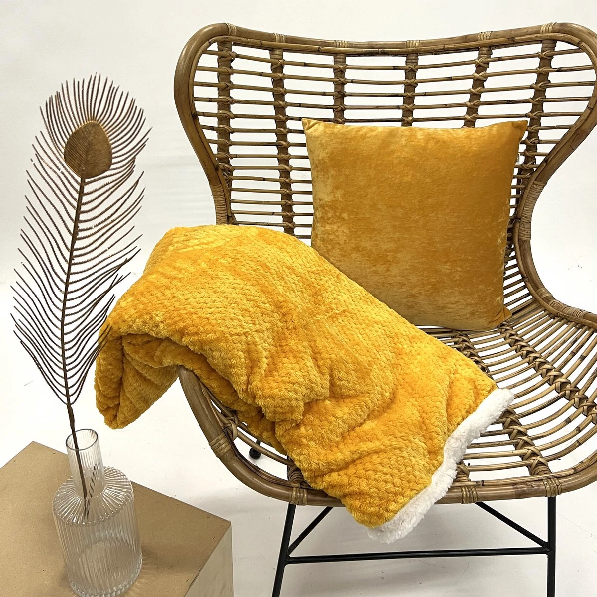 Dutch Decor - CODY - Plaid Golden Glow 150x200 Cm - Geel - Teddy - Deken 4 Dutch Decor - CODY - Plaid Golden Glow 150x200 Cm - Geel - Teddy - Deken - Afbeelding 4