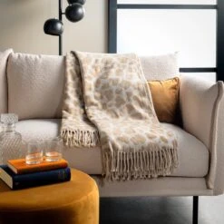 Dutch Decor - JOLIE - Plaid 140x180 Cm - Pumice Stone - Beige - Panter Dessin - Franjes - Deken -Dutch Decor 1200x1200 1226