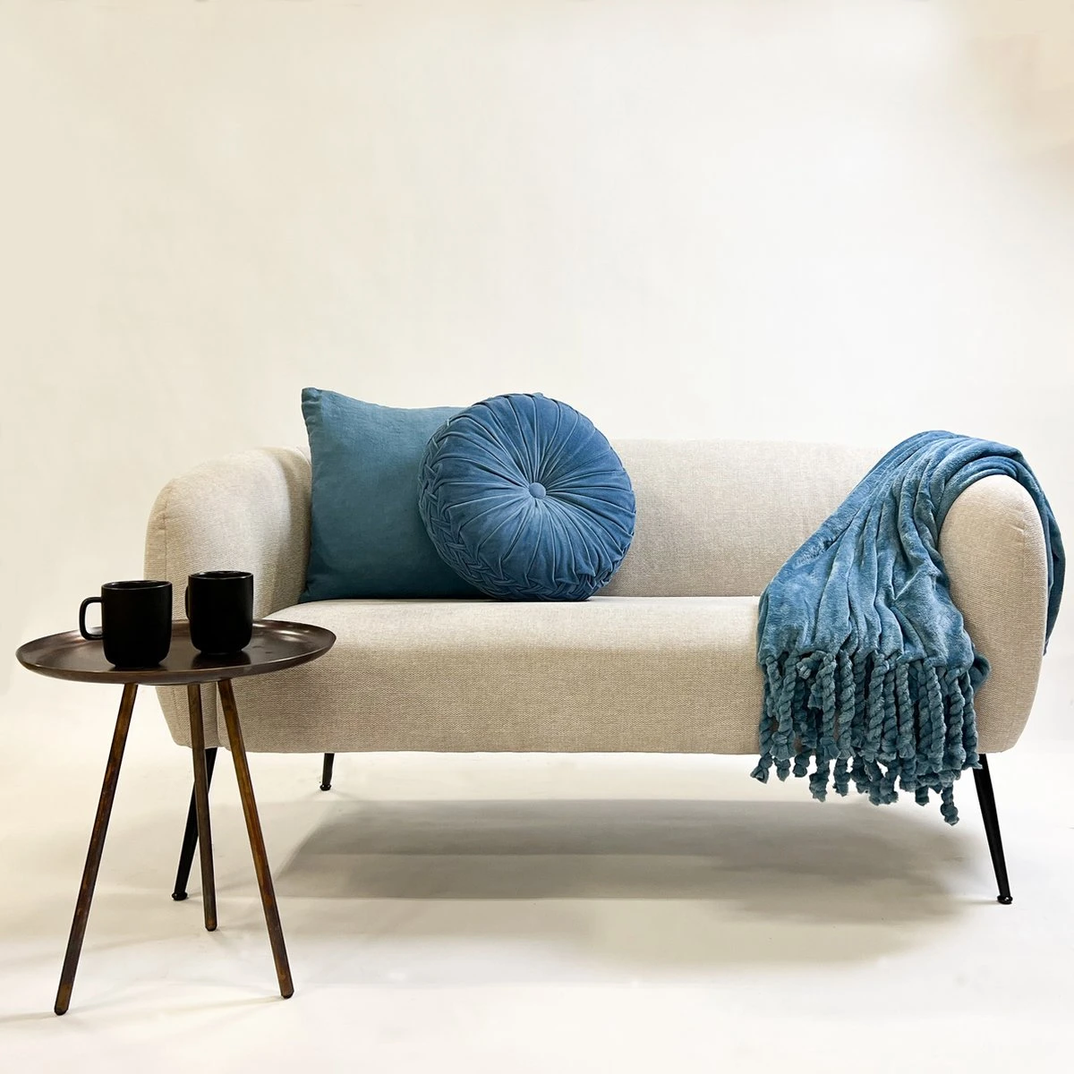 Dutch Decor - FLORIJN - Plaid Fleece 150x200 Cm - Provincial Blue - Blauw - Superzacht - Met Franjes - Deken 2 Dutch Decor - FLORIJN - Plaid Fleece 150x200 Cm - Provincial Blue - Blauw - Superzacht - Met Franjes - Deken - Afbeelding 2