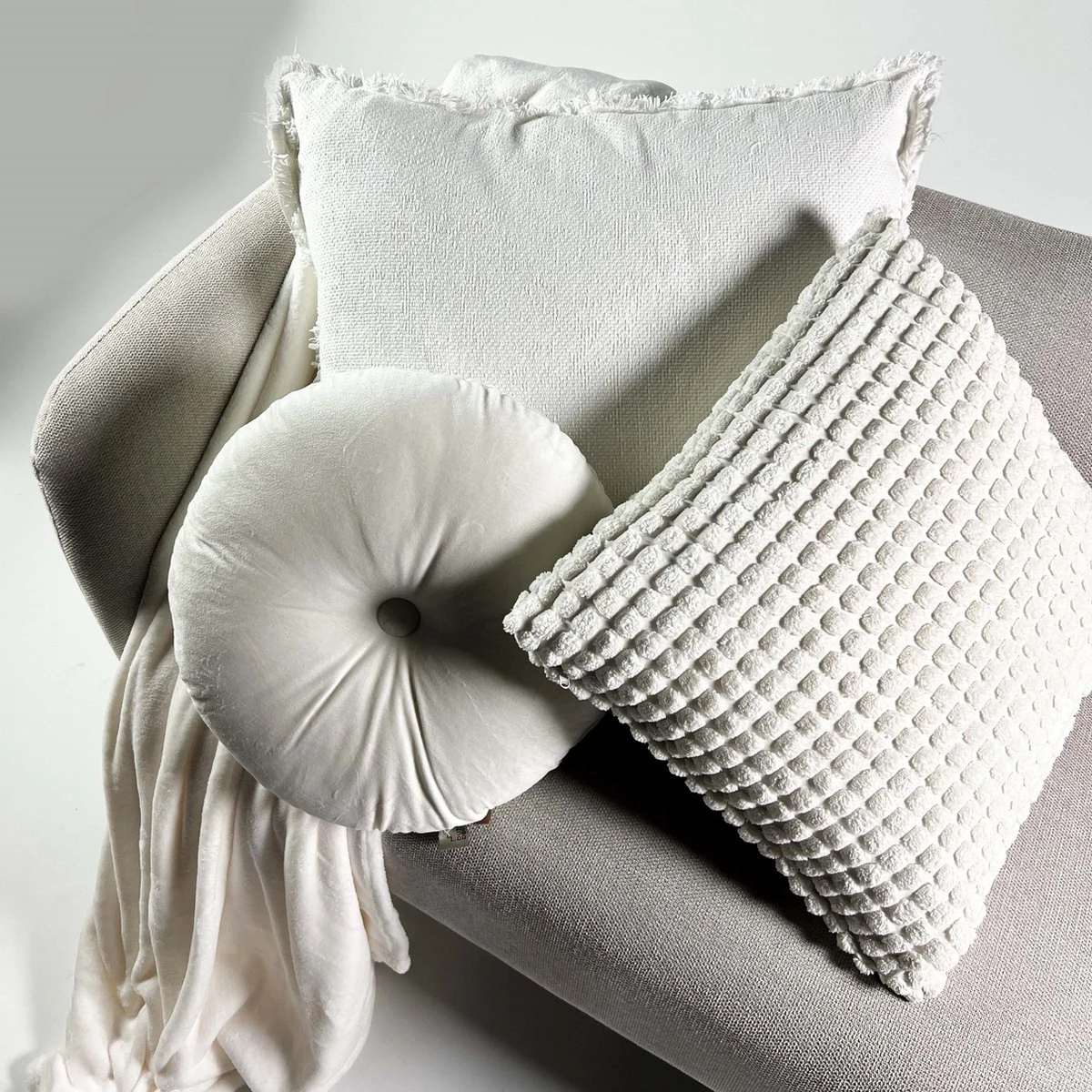 Dutch Decor - BILLY - Plaid Flannel Fleece 150x200 Cm - Snow White - Wit - Superzacht - Deken 5 Dutch Decor - BILLY - Plaid Flannel Fleece 150x200 Cm - Snow White - Wit - Superzacht - Deken - Afbeelding 5