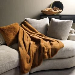 Dutch Decor - ZINZI - Plaid Unikleur 140x180 Cm Tobacco Brown - Bruin - Deken -Dutch Decor 1200x1200 1362