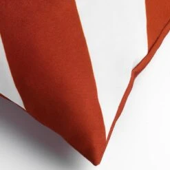 Dutch Decor - SANZENO - Outdoor Kussenhoes 45x45 Cm - Waterafstotend En Uv-bestendig - Gestreept - Potters Clay - Wit En Oranje - Buitenkussen - Tuinkussen - Loungekussen- Voor Buiten -Dutch Decor 1200x1200 141