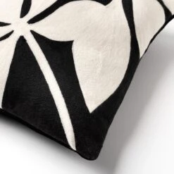 ELINA - Kussenhoes Raven 45x45 Cm - Zwart - Exclusief Binnenkussen -Dutch Decor 1200x1200 148