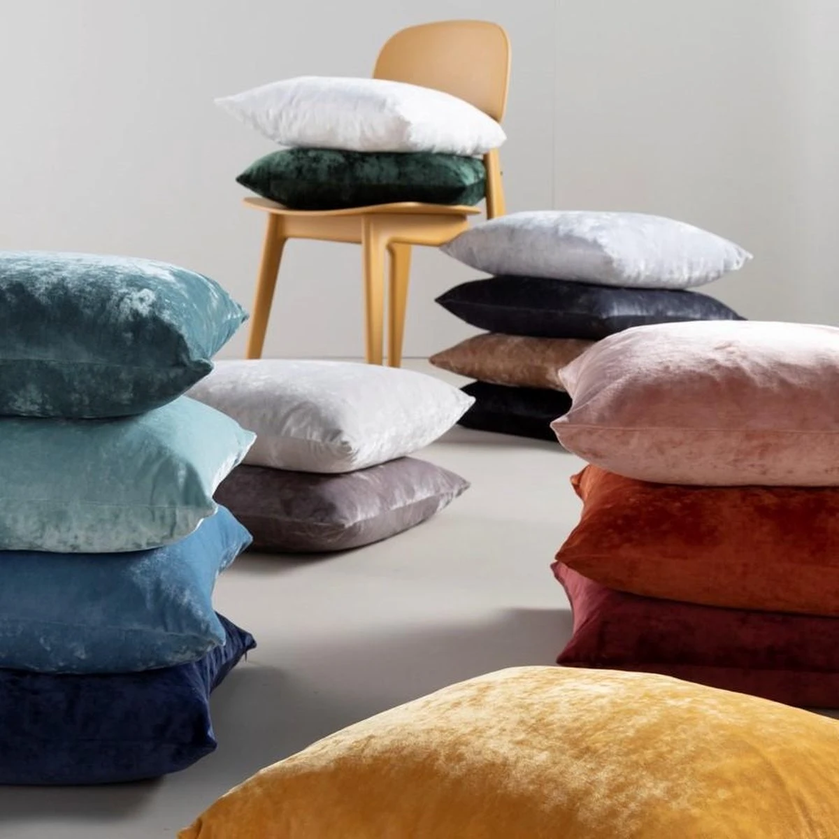 SKY - Kussenhoes Velvet 45x45 Cm - Charcoal Gray - Antraciet - Exclusief Binnenkussen 3 SKY - Kussenhoes Velvet 45x45 Cm - Charcoal Gray - Antraciet - Exclusief Binnenkussen - Afbeelding 3