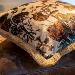 YASMIN - Kussenhoes Velvet 45x45 Cm Semolina - Beige - Franjes - Exclusief Binnenkussen -Dutch Decor 1200x1200 252