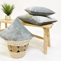 FINN - Kussenhoes Velvet 60x60 Cm - Micro Chip - Lichtgrijs - Exclusief Binnenkussen -Dutch Decor 1200x1200 362