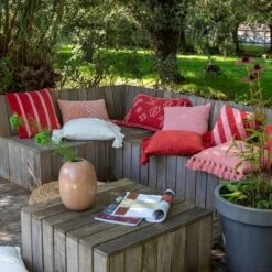 PEMM - Kussenhoes Elvet 45x45 Cm - Rood - Aurora Red - Roze Streepjes - Color Blocking - Exclusief Binnenkussen -Dutch Decor 1200x1200 462